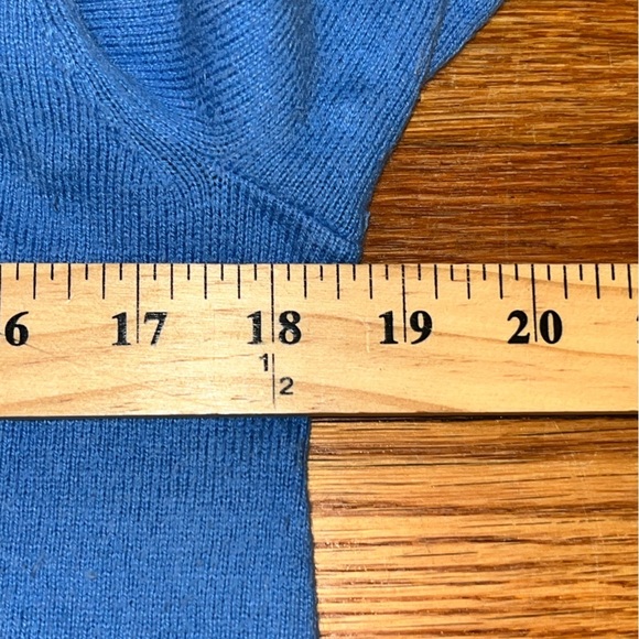 Gap cashmere blend sweater blue medium fall winter holidays back zip preppy - Picture 3 of 9